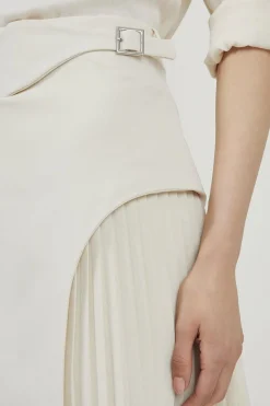 Mini-jupe Plissée Ajustée avec Détail Boucle