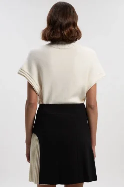 Mini-jupe Plissée Ajustée avec Détail Boucle