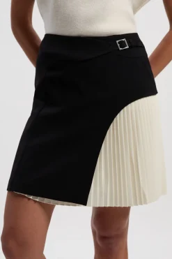 Mini-jupe Plissée Ajustée avec Détail Boucle