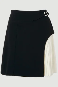 Mini-jupe Plissée Ajustée avec Détail Boucle