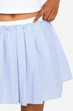 Mini-jupe plissée à taille contrastée en tissu froissé
