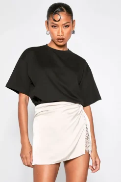 boohoo Mini-jupe Satinée À Insert Dentelle Petite<Femme Jupes|Jupes