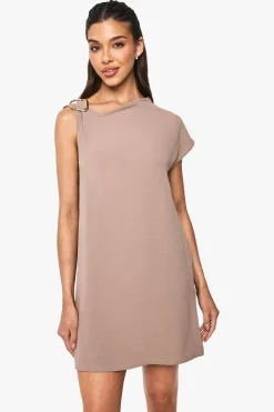 boohoo Mini robe asymétrique à garniture dorée<Femme Robes De Soirée|Toutes Les Robes