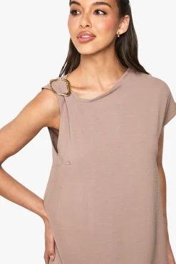 boohoo Mini robe asymétrique à garniture dorée<Femme Robes De Soirée|Toutes Les Robes