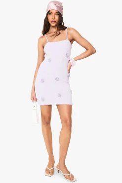 Mini robe au crochet avec détails fleuris tricotés