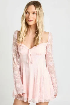 Mini Robe Baby Doll En Dentelle Avec Manches Évasées