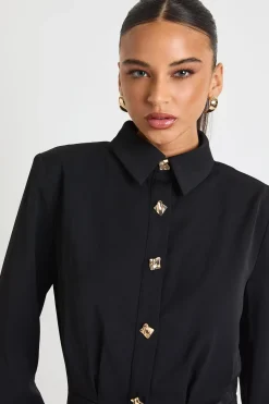 Mini robe chemise ajustée à bouton doré