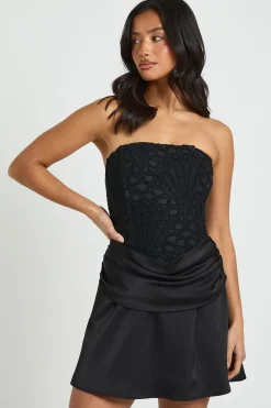 boohoo Mini Robe Corset Drapée En Dentelle Florale Transparente Texturée Petite<Femme Robes Corset|Satin Et Dentelle