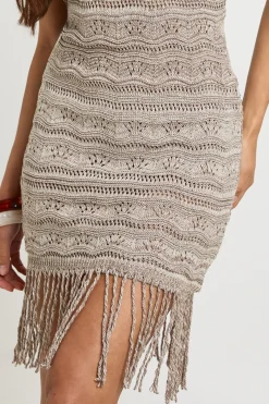 Mini Robe De Plage Au Crochet Avec Col Licou Et Ourlet À Pompons