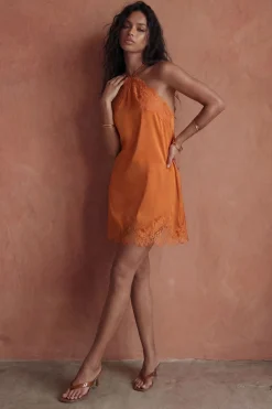 Mini Robe Dos-nu En Satin Avec Finitions En Dentelle