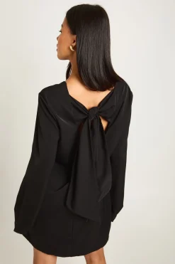 Mini robe à dos ouvert avec détail de petit nœud