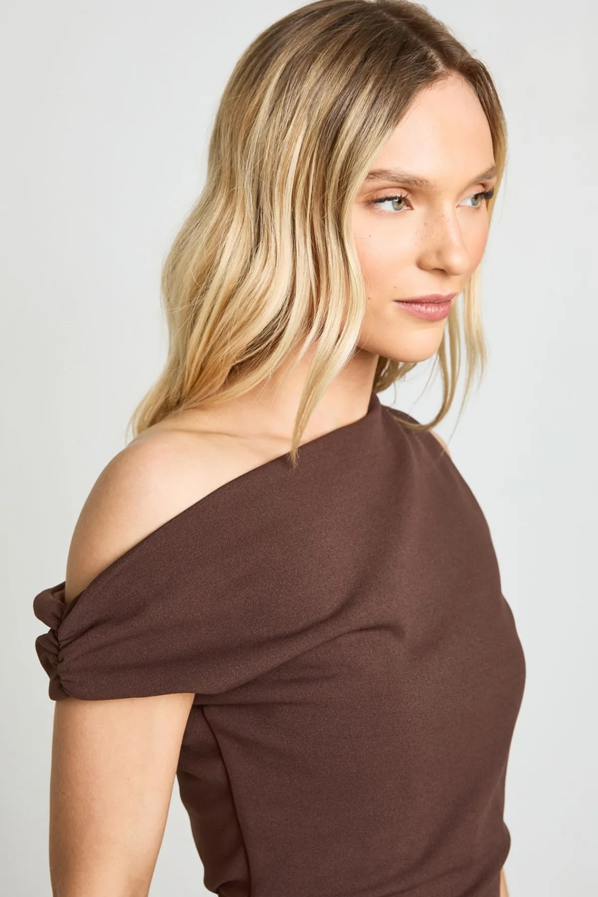 boohoo Mini Robe Drapée Aux Épaules En Jersey Crêpe Petite<Femme Robes Moulantes|Robes