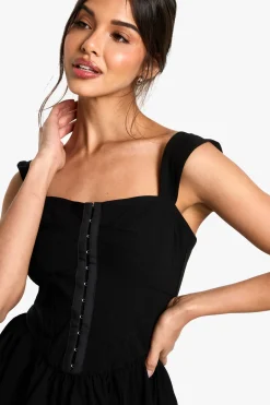 boohoo Mini robe à détails crochet et œil avec bretelles<Femme Robes Courtes|Robes