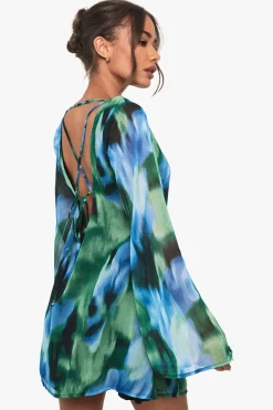 boohoo Mini robe en chiffon imprimé abstrait à manches évasées<Femme Robes Courtes|Robes À Manches Longues