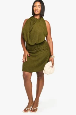 boohoo Mini robe à encolure cache-cou en tissu texturé et drapé<Femme Robes Patineuses|Robes