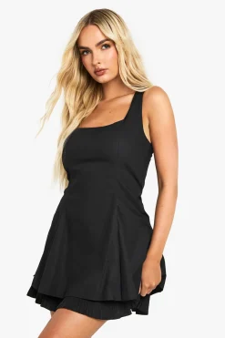 Mini robe à encolure carrée et ourlet plissé