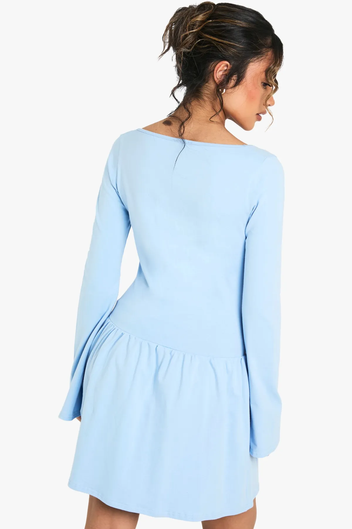boohoo Mini robe à encolure carrée, épaules tombées et ourlet à boule bouffante<Femme Robes Patineuses|Robes À Manches Longues