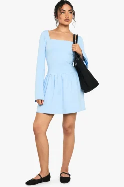 boohoo Mini robe à encolure carrée, épaules tombées et ourlet à boule bouffante<Femme Robes Patineuses|Robes À Manches Longues