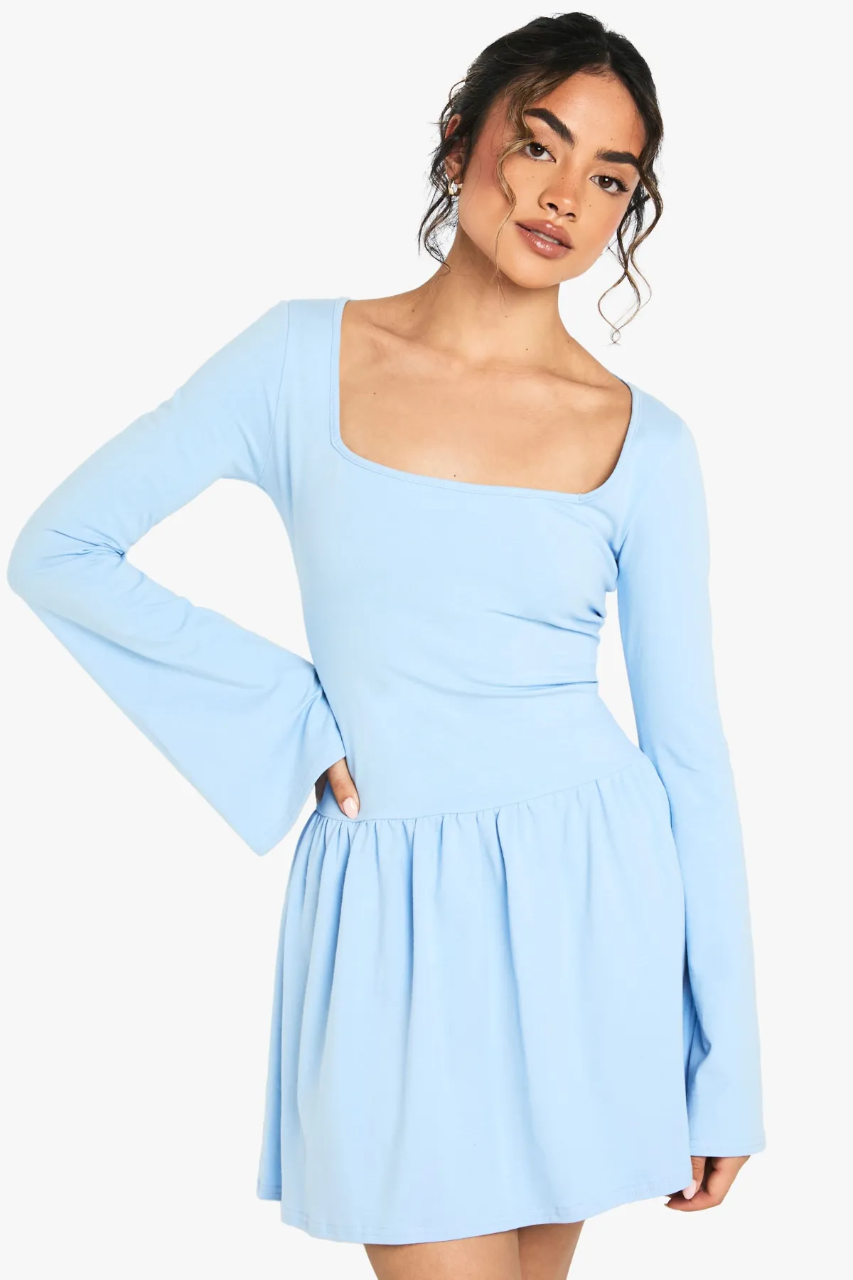 boohoo Mini robe à encolure carrée, épaules tombées et ourlet à boule bouffante<Femme Robes Patineuses|Robes À Manches Longues