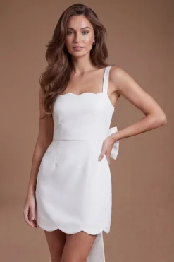 Mini Robe À Encolure Festonnée Avec Nœud Dans Le Dos
