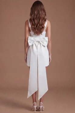 Mini Robe À Encolure Festonnée Avec Nœud Dans Le Dos