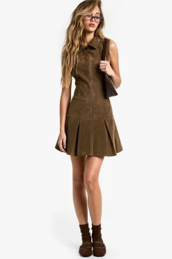 boohoo Mini robe en daim à jupe tennis<Femme Looks Preppy|Robes