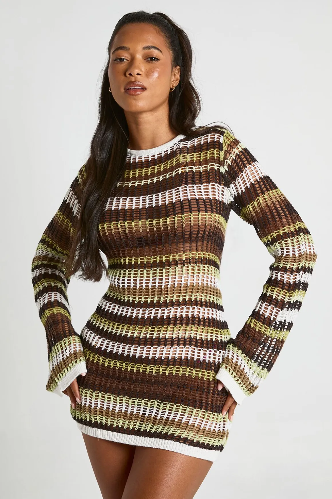 Mini Robe En Maille Rayée Au Crochet Avec Manches Évasées De Plage