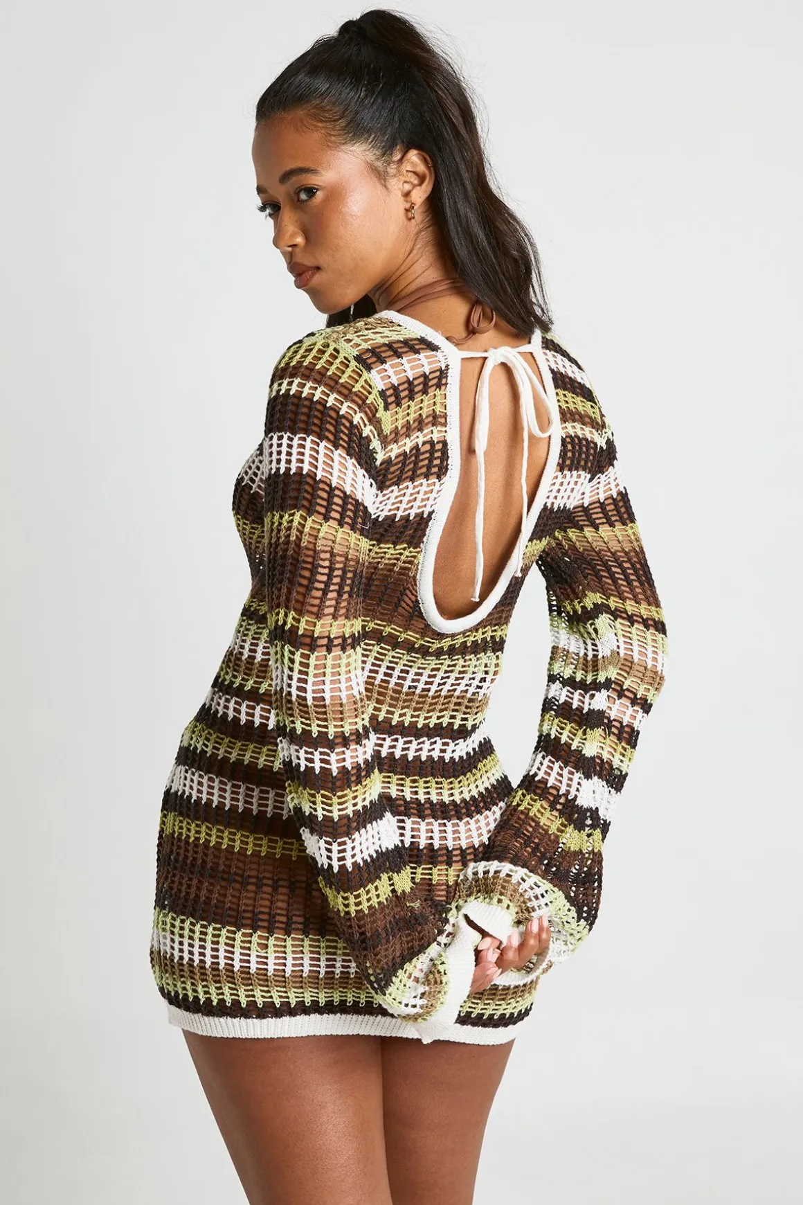 Mini Robe En Maille Rayée Au Crochet Avec Manches Évasées De Plage