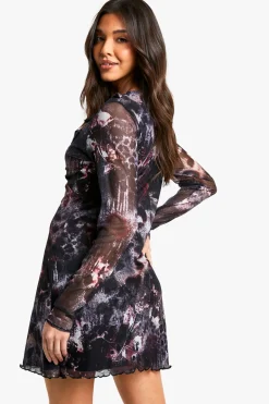 boohoo Mini robe en résille à manches longues abstraite<Femme Robes Patineuses|Robes À Manches Longues