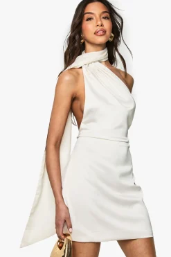 boohoo Mini robe en satin premium avec détail d'écharpe<Femme Satin Et Dentelle|Robes Remise De Diplôme