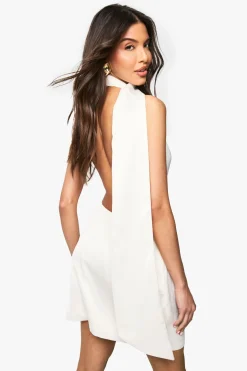 boohoo Mini robe en satin premium avec détail d'écharpe<Femme Satin Et Dentelle|Robes Remise De Diplôme