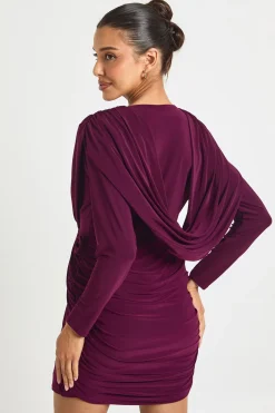 Mini robe froncée avec torsion et détail de drapé à l'avant