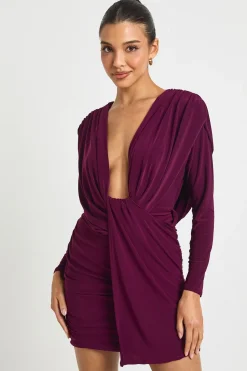 Mini robe froncée avec torsion et détail de drapé à l'avant