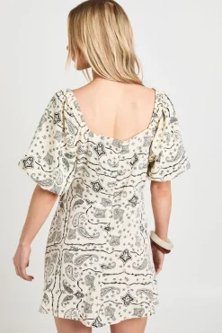 boohoo Mini Robe À Imprimé Paisley Avec Finitions En Dentelle Petite<Femme Satin Et Dentelle|Robes