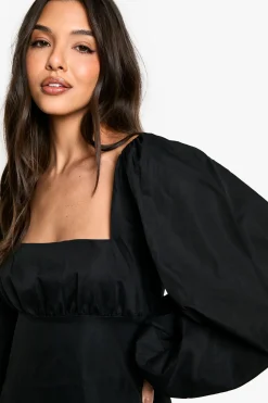 Mini robe à manches bouffantes longues
