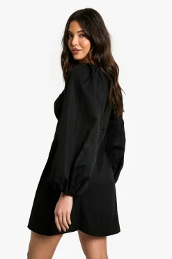 Mini robe à manches bouffantes longues