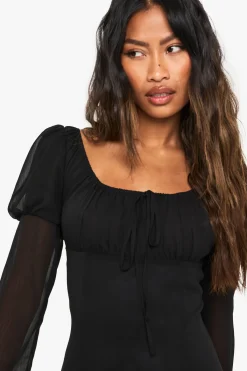 boohoo Mini robe à manches longues en chiffon froissé<Femme Robes Courtes|Robes À Manches Longues