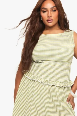 boohoo Mini robe patineuse en gingham à taille froncée pour grandes tailles<Femme Robes Courtes|Robes