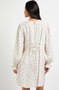 Dorothy Perkins Mini Robe Petite À Manches Longues Crème À Imprimé Fleuri Avec Corsage Froncé Et Dos En Dentelle<Femme Satin Et Dentelle|Robes À Manches Longues