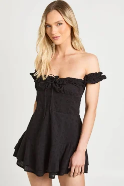 boohoo Mini Robe Petite À Volants Bardot Et Broderie Anglaise<Femme Toutes Les Robes|Robes