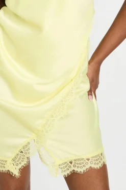 Mini Robe Portefeuille En Satin Texturé Et Dentelle