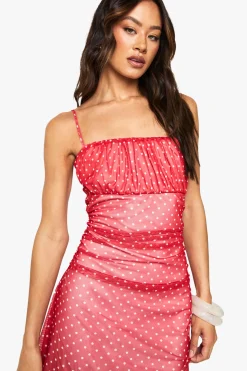 Mini-robe pour grandes tailles à pois en maille avec ourlet asymétrique