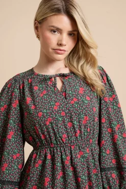 Mini Robe Rouge À Imprimé Roses Avec Empiècement En Dentelle Et Détail Noué