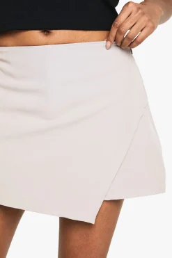boohoo Mini-skort asymétrique<Femme Shorts