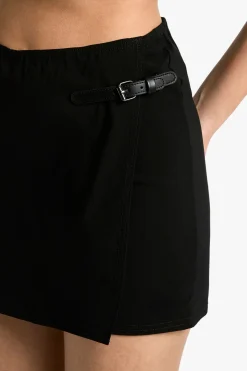 Mini skort en bengaline avec détail de boucle