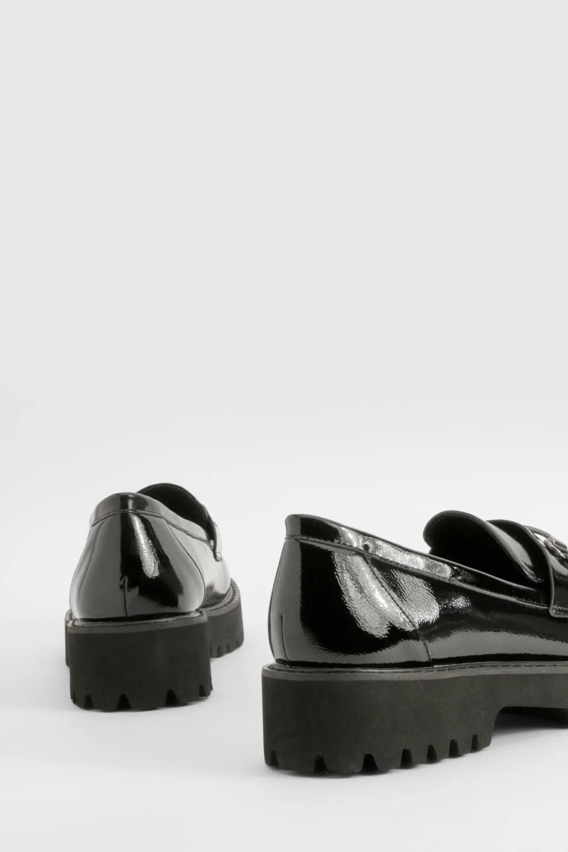 Mocassins À Barre En T En Cuir Verni Coupe Large