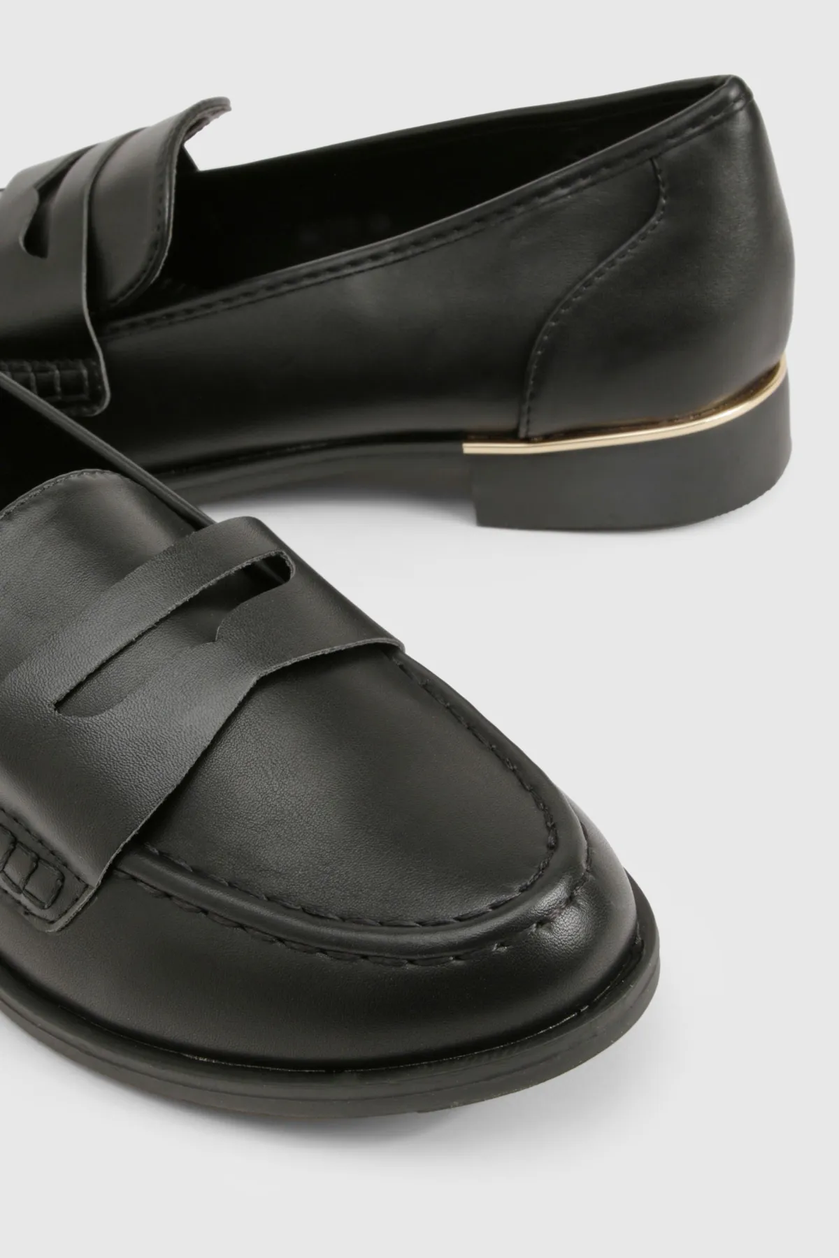 boohoo Mocassins basiques à garniture dorée<Femme Chaussures De Bureau|Basiques