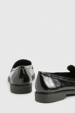 Mocassins coupe large avec détails en quincaillerie