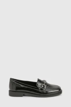 Mocassins coupe large avec détails en quincaillerie