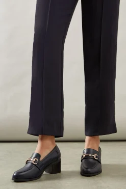 Mocassins à Talon Moyen Coupe Large Lydia en synthétique avec Détail Mors et Devant Tablier